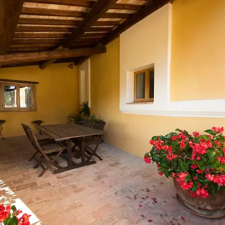 Апартаменты Casa Dei Lecci Фолиньо