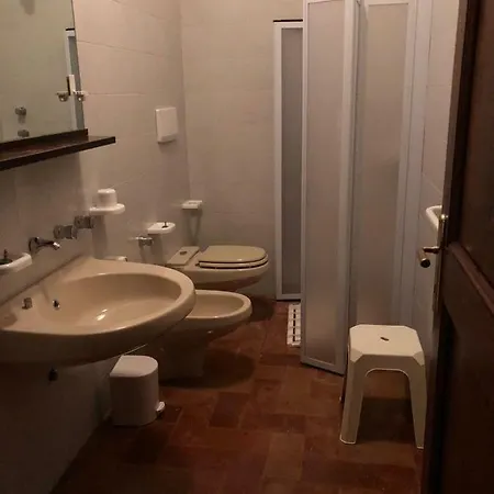 Апартаменты Casa Dei Lecci Фолиньо